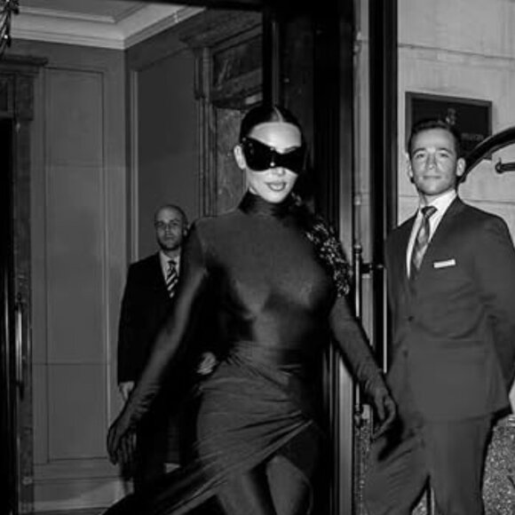 Neiman Marcus Luxury Oversized Shield Futuristic Sunglasses - Picture 5 of 5